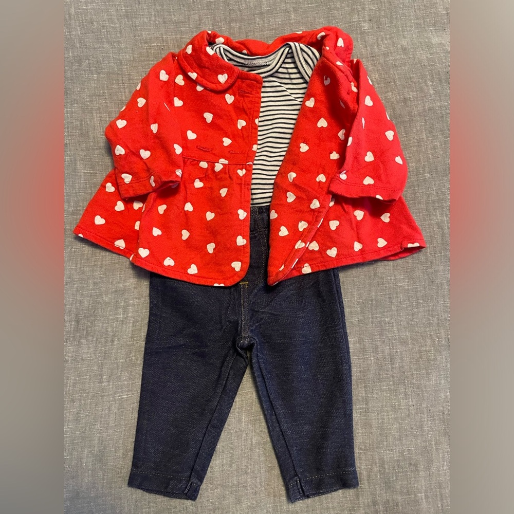 Carter’s baby girl 3 piece set 3 mo. size striped onesie, jeggings, heart jacket